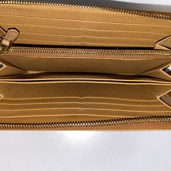 Prada Saffiano leather in color caramel (pre-owned) - Picture 8 of 14